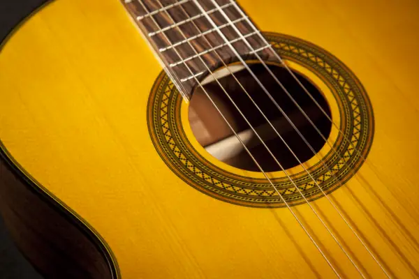 Takamine GC1CE-NAT Guitarra clásica electroacústica con tapa de abeto Takamine GC1CE-NAT Guitarra clásica electroacústica con tapa de abeto