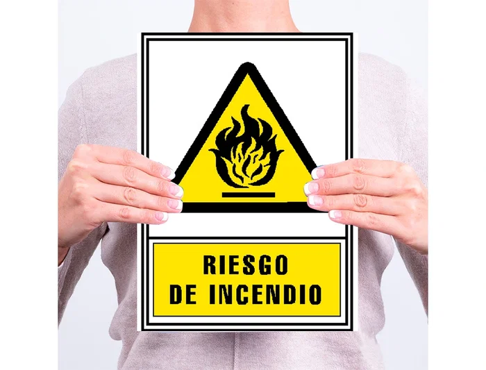 Archivo 2000 Pictograma Riesgo de Incendio PVC Luminiscente 210x297 mm Señal Informativa Archivo 2000 Pictograma Riesgo de Incendio PVC Luminiscente 210x297 mm Señal Informativa