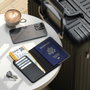 Satechi Billetera para pasaporte de cuero vegano con Find My, Negro