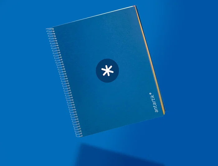 Antartik Cuaderno espiral A4 micro forrado 120 hojas 90gr cuadro 5mm 5 bandas azul marino