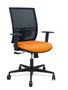 PIQUERAS Y CRESPO Silla de oficina Yunquera mecanismo Sincro, malla negra y asiento naranja con brazos 1D