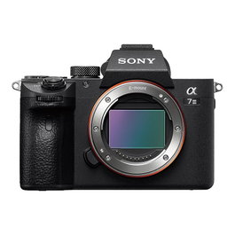 Sony Alpha 7 Mark III con objetivo SEL 28-70 II