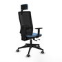 Silla de oficina Horna con mecanismo Sincro/Traslack tapizada con Tela color Azul cielo y malla color Negro. Equipada con lumbar 1D, Brazos 1D, Cabecero 2D y Ruedas 65 mm parqué