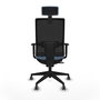 Silla de oficina Horna con mecanismo Sincro/Traslack tapizada con Tela color Azul cielo y malla color Negro. Equipada con lumbar 1D, Brazos 1D, Cabecero 2D y Ruedas 65 mm parqué