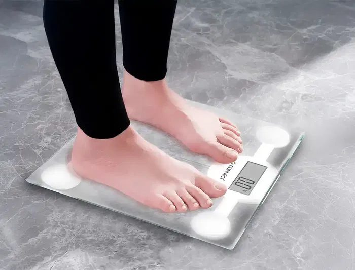 Q-connect Báscula de Baño Digital KF19060, Precisión 100g, Capacidad 180kg, Pantalla LCD, 300x300x22mm