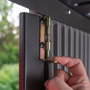 Lifetime Armario exterior vertical Rough Cut™ 1445 litros con estantes y colgadores