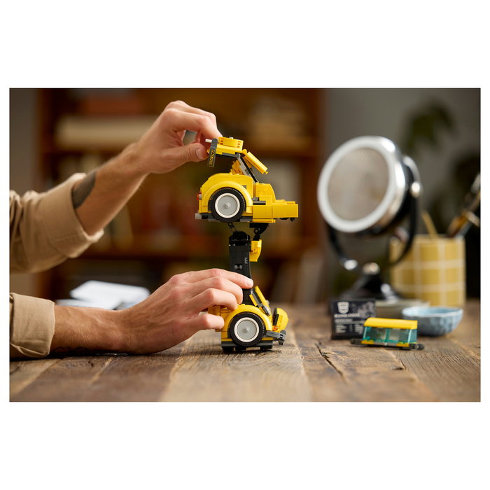 LEGO Bumblebee 10338 - Juego de Construcción Icons 950 Piezas, Modelo para Adultos de 18+ Años, Plástico, Multicolor