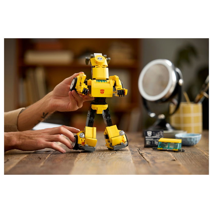 LEGO Bumblebee 10338 - Juego de Construcción Icons 950 Piezas, Modelo para Adultos de 18+ Años, Plástico, Multicolor