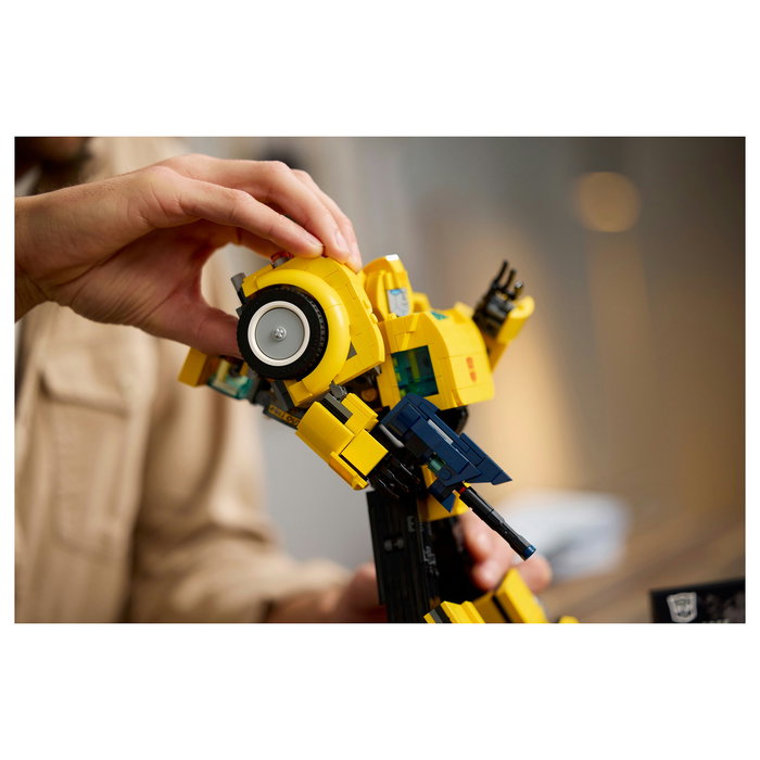 LEGO Bumblebee 10338 - Juego de Construcción Icons 950 Piezas, Modelo para Adultos de 18+ Años, Plástico, Multicolor