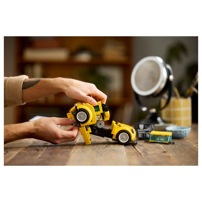 LEGO Bumblebee 10338 - Juego de Construcción Icons 950 Piezas, Modelo para Adultos de 18+ Años, Plástico, Multicolor