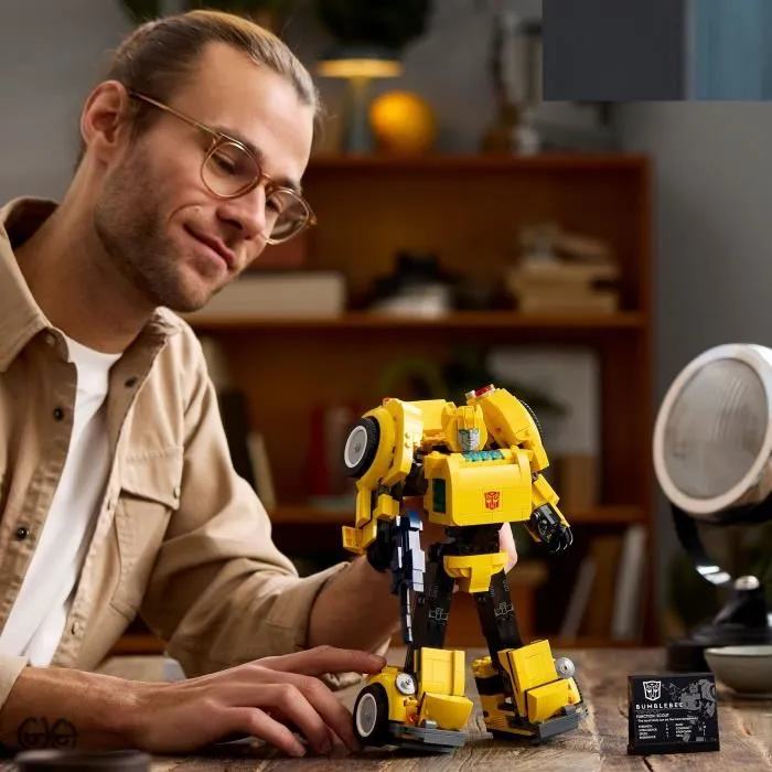 Lego 10338 Transformers Bumblebee Figura de robot adulto para construir (1808 piezas)
