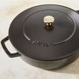 Staub Brater Chistera 28 cm Negra, Hierro Fundido Esmaltado 3.7L, Resistente a 260°C y Lavavajillas, Ref. 40511-472
