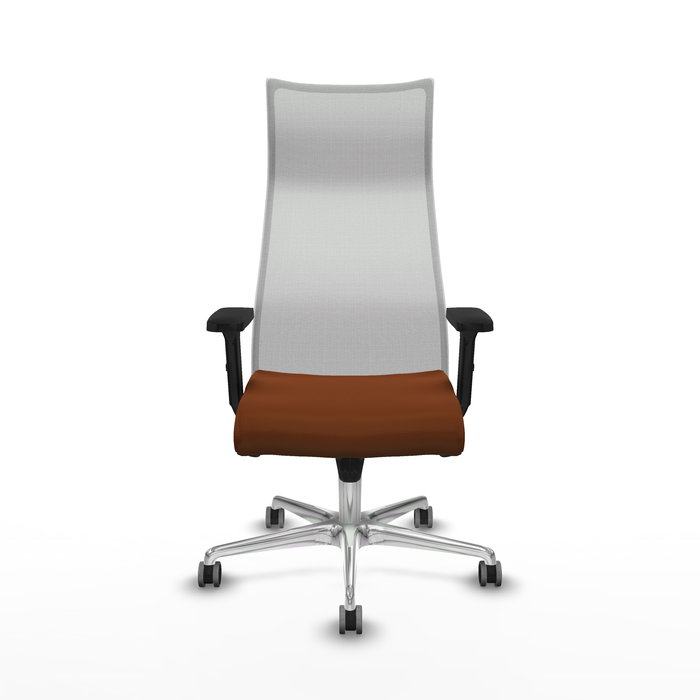 Sillón Albacete con mecanismo Sincro tapizada con Similpiel color Marrón y malla color Blanco. Equipado con Base aluminio, Brazos 2D y Ruedas 65 mm parqué