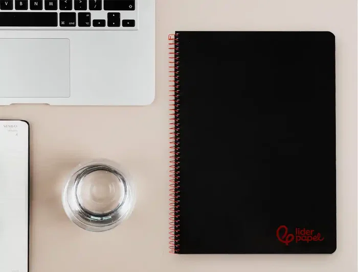 Liderpapel Cuaderno espiral A4 Wonder tapa plástico 80 hojas 90gr cuadro 4mm con margen negro