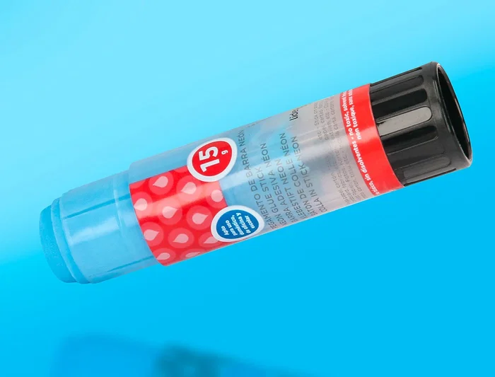 Liderpapel - Pegamento en Barra Trazo Mágico 15 g, Colores Neón Surtidos (Celeste, Amarillo, Rosa, Verde), Secado Rápido, Uso Escolar y Oficina