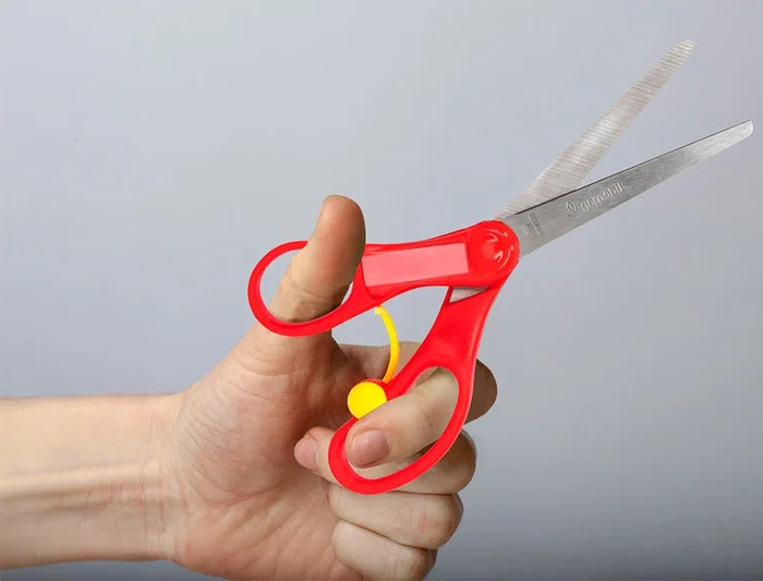 Liderpapel Tijera 15 cm con Resorte para Facilitar el Corte, Punta Redonda, Acero Inoxidable, Apta para Todos los Usos