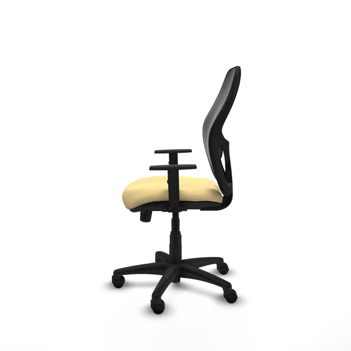 Silla de oficina Alocén con mecanismo Sincro tapizada con Similpiel color Crema y malla color Negro. Equipada con lumbar 1D, Brazos 1D y Ruedas de nailon 50 mm