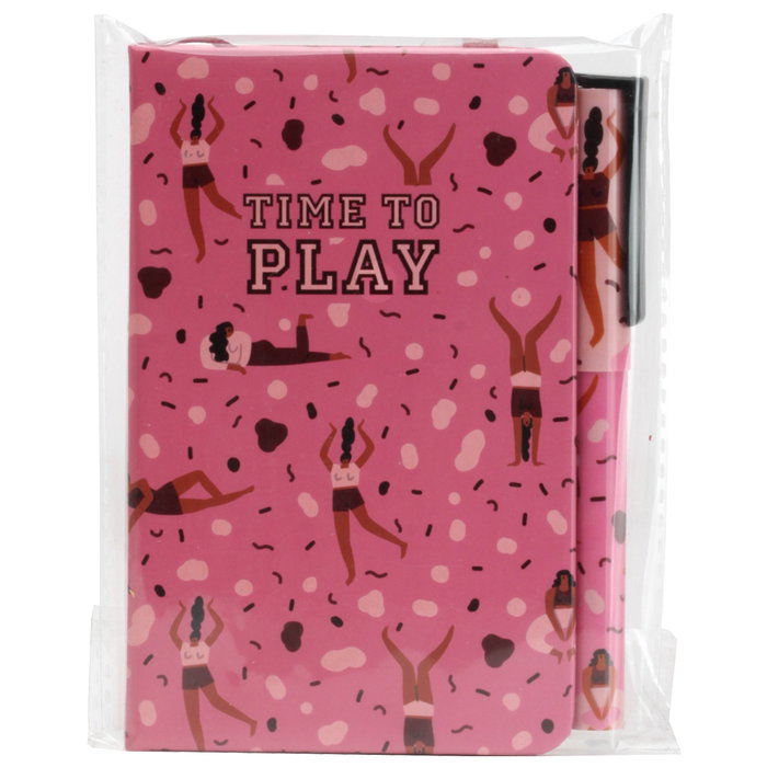 CMP General Libreta con Bolígrafo "Time to Play" - Libreta Tapa Dura con Elástico y Marcador, 160 Páginas Blancas, 14x9x1.2 cm - cmP General