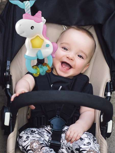 Clementoni Sonajero Unicornio Musical con Sonido 15x22x7cm