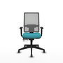 Silla de oficina Horna con mecanismo Sincro/Traslack tapizada con Tela color Turquesa y malla color Gris. Equipada con lumbar 1D, Brazos 1D y Ruedas 65 mm parqué
