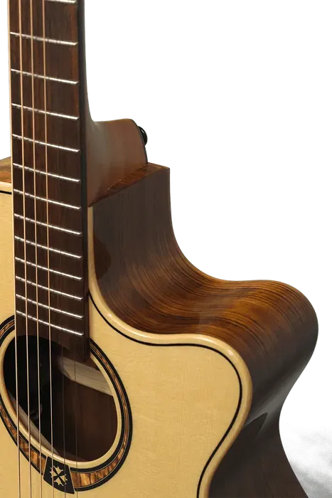 LAG Guitarra Acústica Auditorium Cutaway Tramontane 318 A/E - Natural con Electrónica Fishman Ink3