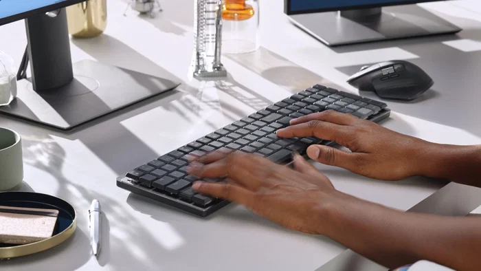 Logitech Master MX Mechanical Teclado Inalámbrico RF + Bluetooth Retroiluminado QWERTY USA, Interruptor Mecánico Táctil Silencioso, Grafito, Modelo 920-010757