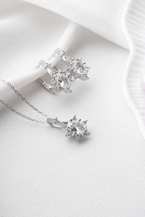 Heliophilia Silver NRZ999196 Conjunto Collar y Pendientes de Plata de Ley 925 con Circón Blanco Elegante para Mujer
