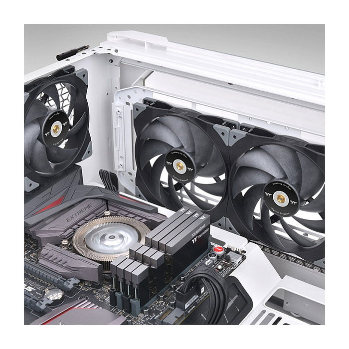 Thermaltake SWAFAN GT14 Ventilador de refrigeración para PC 140mm Negro Thermaltake SWAFAN GT14 Ventilador de refrigeración para PC 140mm Negro