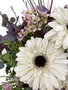 Obouquet Ramo de Flores Artificiales Vero Blanco con Gerberas, Flor de Cera, Eucalipto y Romero - Alegría y Felicidad