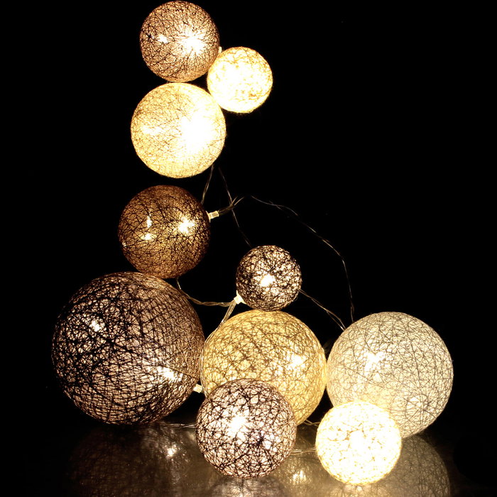 Home Deco Factory Guirnalda de Luces 10 LED con Bolas de Diferentes Medidas para Decoración Home Deco Factory Guirnalda de Luces 10 LED con Bolas de Diferentes Medidas para Decoración