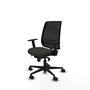 Silla de oficina Alares con mecanismo Sincro tapizada con Tela color Negro. Equipada con lumbar 1D, Brazos 1D y Ruedas 65mm nailon