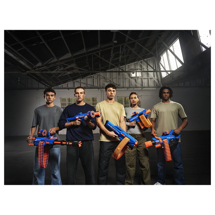 ZURU XSHOT Insanity Blaster Smoke N Barrel - Pistola de juguete con 72 darts, alcance 30m, para ninos 8+ (Ref: 36823)