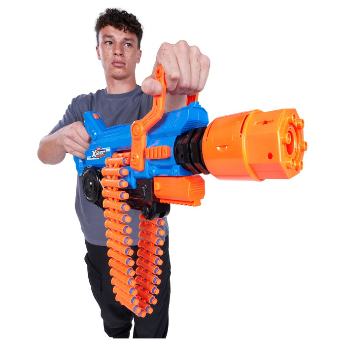 ZURU XSHOT Insanity Blaster Smoke N Barrel - Pistola de juguete con 72 darts, alcance 30m, para ninos 8+ (Ref: 36823)