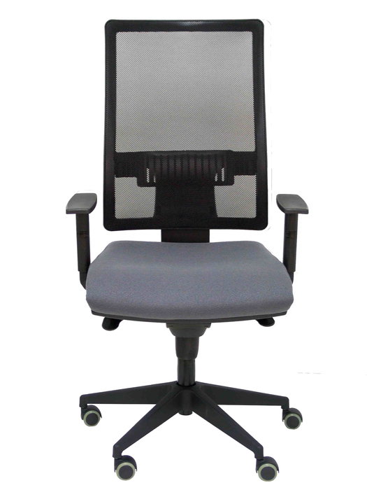 Silla de oficina Horna con mecanismo Sincro tapizada con Tela color Gris oscuro y malla color Negro. Equipada con lumbar 1D, Brazos 1D y Ruedas de parqué