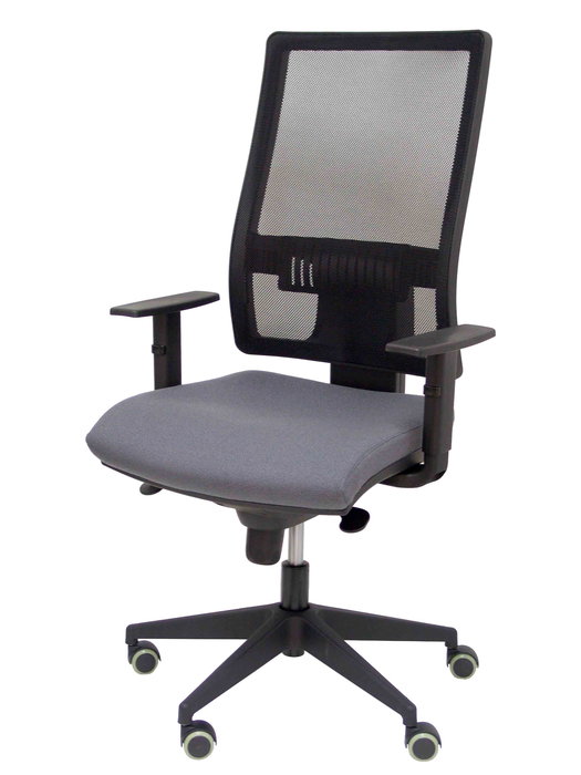 Silla de oficina Horna con mecanismo Sincro tapizada con Tela color Gris oscuro y malla color Negro. Equipada con lumbar 1D, Brazos 1D y Ruedas de parqué