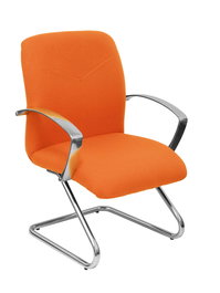 Silla Caudete confidente tapizada con Tela color Naranja. Brazos fijos