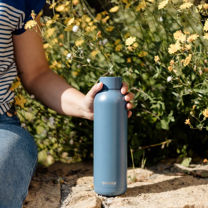QUOKKA Botella Termo Acero Inoxidable 630 ml Capacidad, Color Solid Stone Blue
