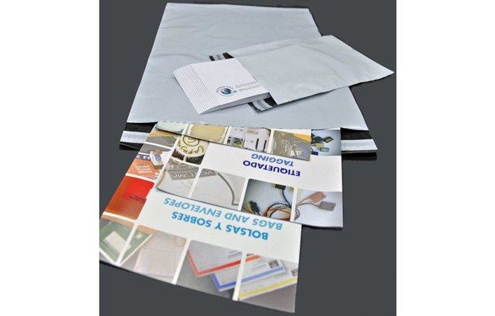 Intermark Bolsas Mensajería Estándar Plástico Opaco 250x350+40 Solapa Blanco - Interior Negro - Pack 100Ud Intermark Bolsas Mensajería Estándar Plástico Opaco 250x350+40 Solapa Blanco - Interior Negro - Pack 100Ud