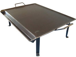 Plancha de asar de acero 4 mm con 2 asas y patas con vertederas 50x33 cm