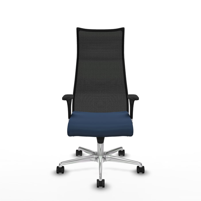 Sillón Albacete con mecanismo Sincro tapizada con Similpiel color Azul marino y malla color Negro. Equipado con Base aluminio, Brazos 1D y Ruedas 65mm nailon