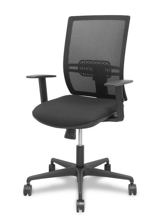 Silla de oficina Yunquera con mecanismo Sincro tapizada con Tela color Negro. Equipada con lumbar 1D, Brazos 1D y Ruedas 65mm nailon