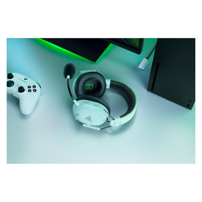 Razer BlackShark V3 Pro - Auriculares Gaming Inalámbricos y Alámbricos con THX Audio y Micrófono Boom para Xbox, PC, PS5, Blanco