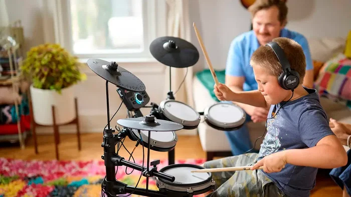 PEARL Batería Electrónica E-Roadshow ERS-1000 Kit Completo con Pads de Malla, 150 Sonidos, Metrónomo, Incluye Baquetas, Sillín y Auriculares