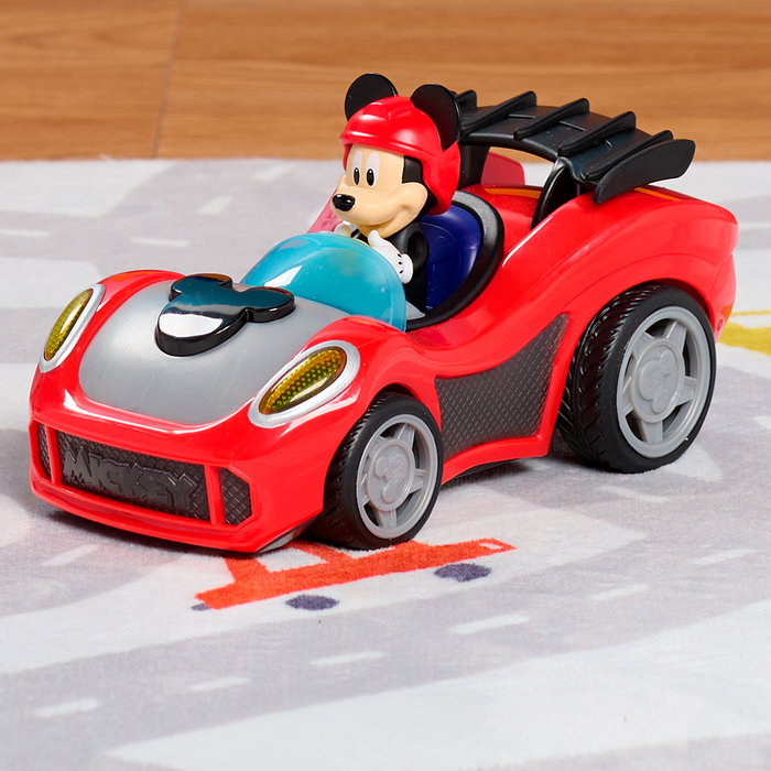 Just Play Vehículo Rev 'N Go Mickey Mouse 38587 - Coche de carreras Disney Junior con luces y sonidos, multilingüe