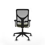 Silla de oficina Motilla con mecanismo Sincro tapizada con Tela color Verde oliva y malla color Gris. Equipada con lumbar 1D, Brazos 3D y Ruedas 65 mm parqué