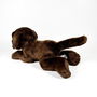Deqube Peluche Labrador Chocolate Tumbado 25Cm 939D00284 Bocalan
