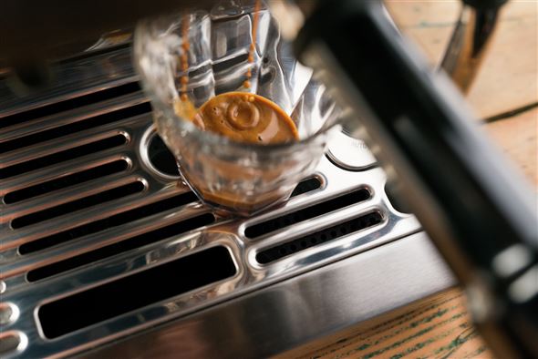 Sage SES880BSS4EEU1 Cafetera Barista Touch™ con Pantalla Táctil y Texturización Automática de Leche, Rendimiento Profesional en Casa