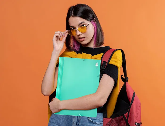 Liderpapel Carpeta Clasificador Fuelle Polipropileno DIN A4 Verde Opaco 13 Departamentos Cierre Gomas 2 Huecos Tarjetas Etiquetas Meses A-Z