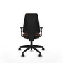 Silla de oficina Elche con mecanismo Contacto permanente básico tapizada con Tela color Marrón oscuro. Equipada con Base piramidal negra, Brazos 1D y Ruedas 65mm nailon