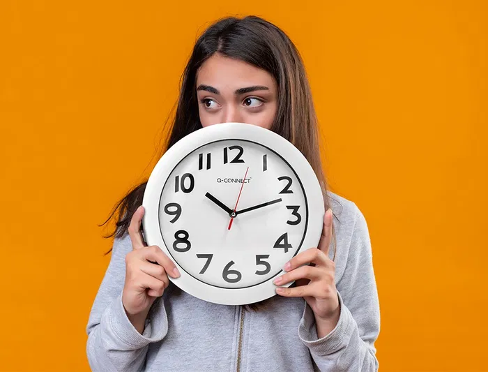 Q-connect Reloj de Pared Redondo Plástico Oficina 30 cm Marco Blanco